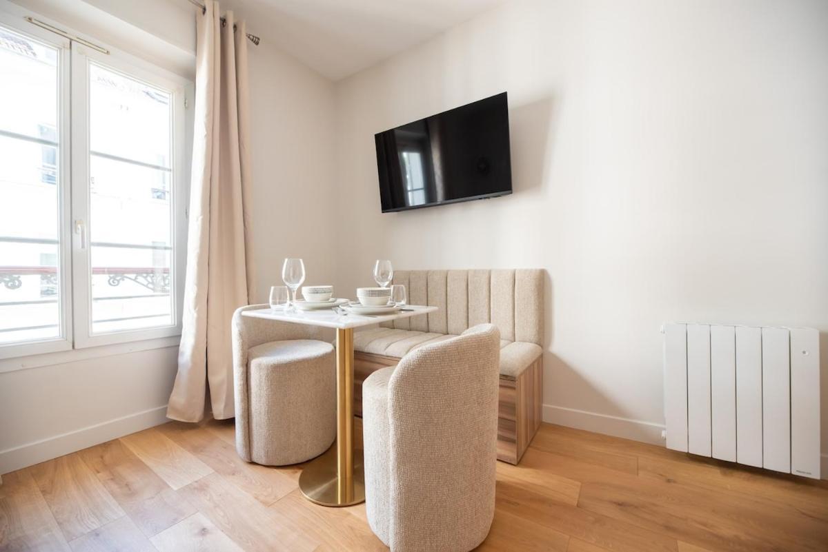 Charming Parisian Flat By Champs Elysées * Parigi